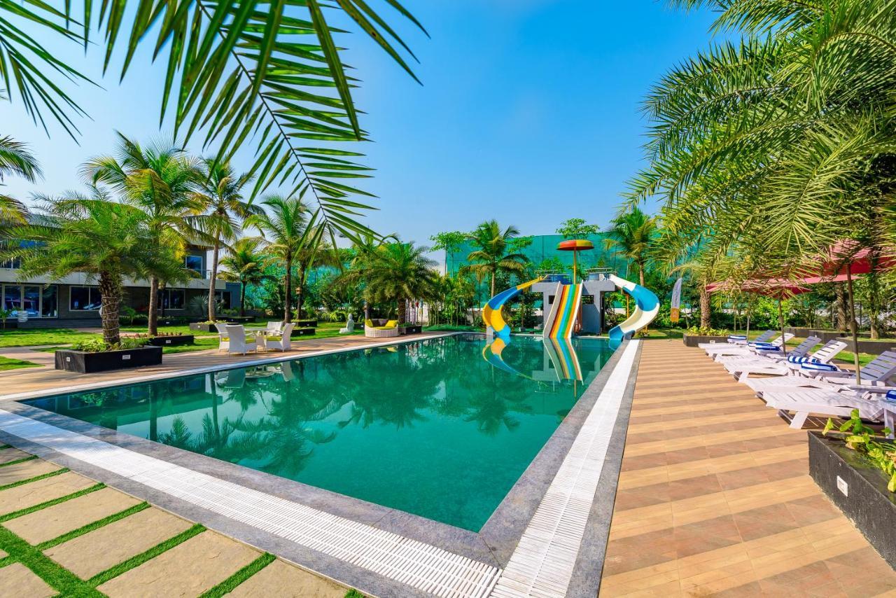 Saffronstays Palm Paradise, Kalyan Khadavli - Swimming Pool With Water Slides, Gazebo And Indoor Games Padghe エクステリア 写真